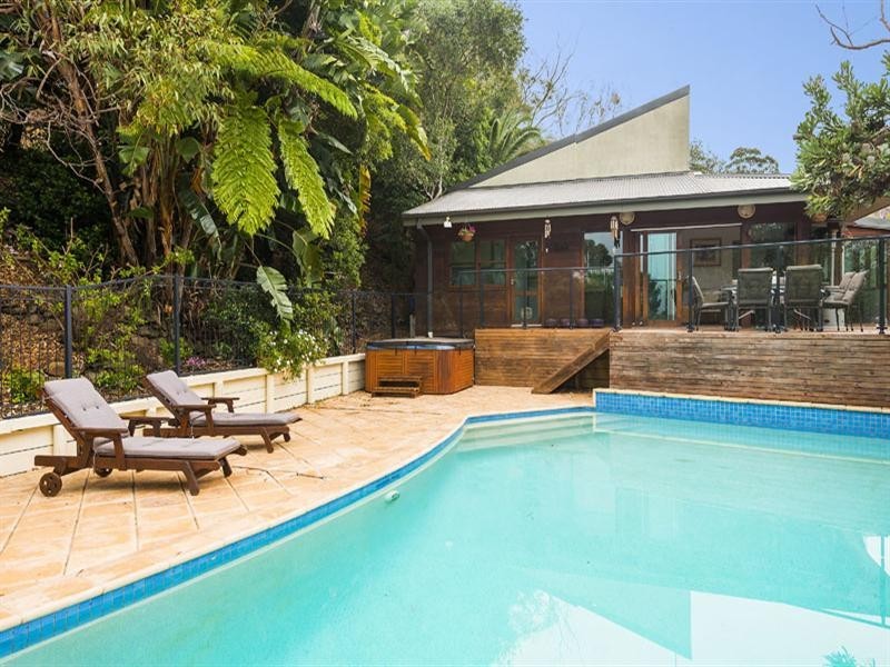 2 Harbour Lane, Middle Cove NSW 2068