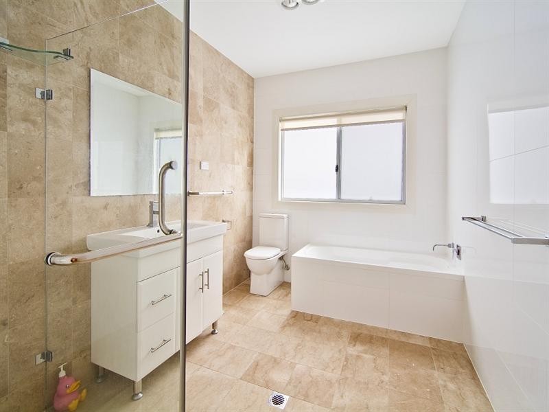 18 Kanoona Avenue, St Ives NSW 2075