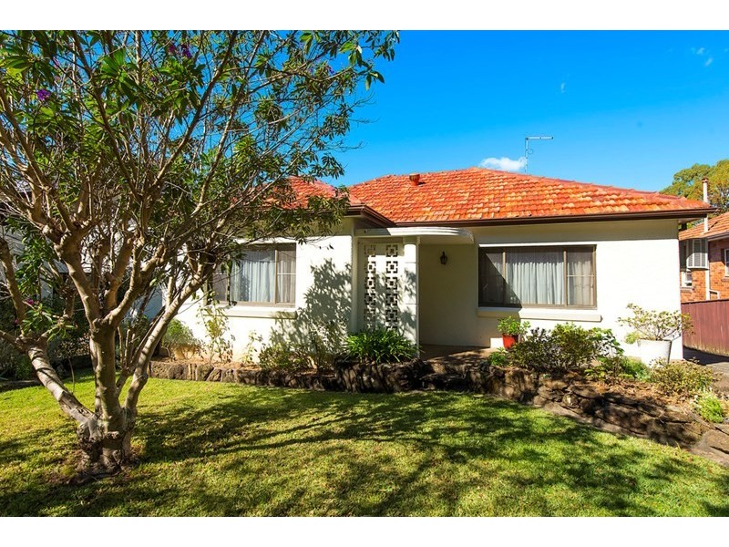 4 Sugarloaf Crescent, Castlecrag NSW 2068