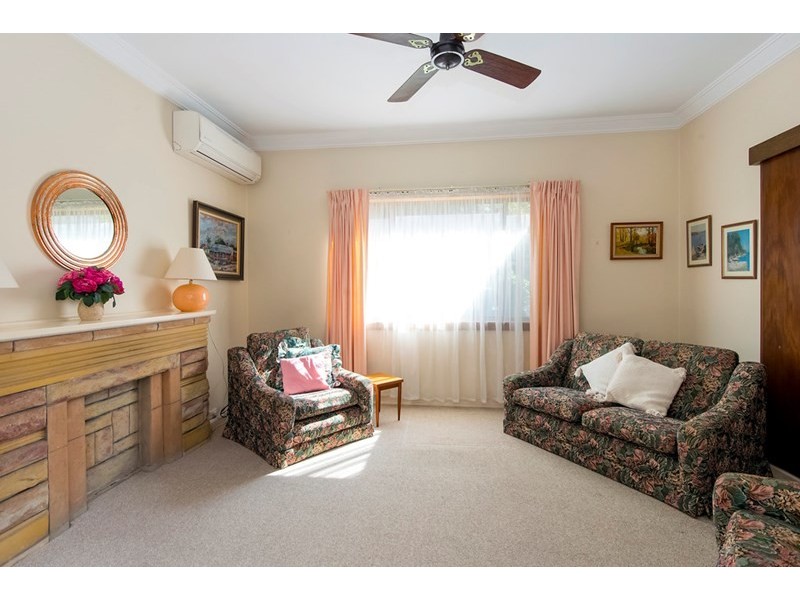 4 Sugarloaf Crescent, Castlecrag NSW 2068