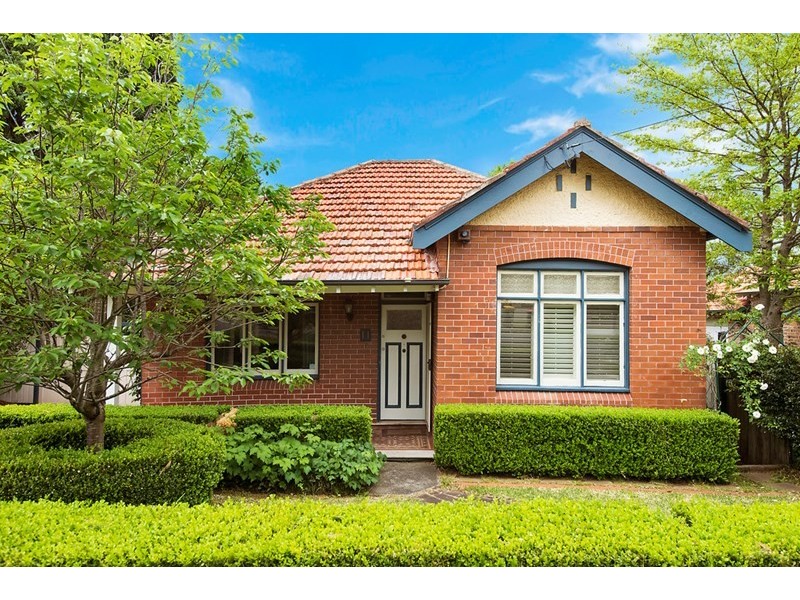11 Ferncourt Avenue, Roseville NSW 2069