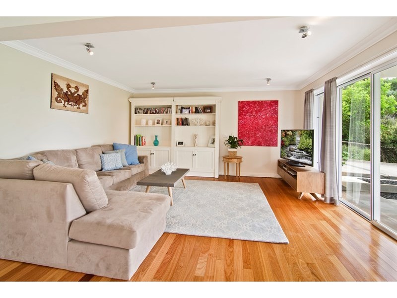 17 Victoria Avenue, Middle Cove NSW 2068