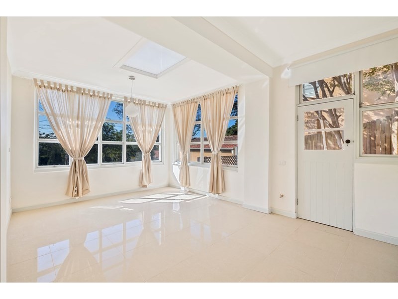 12 Greenfield Avenue, Middle Cove NSW 2068