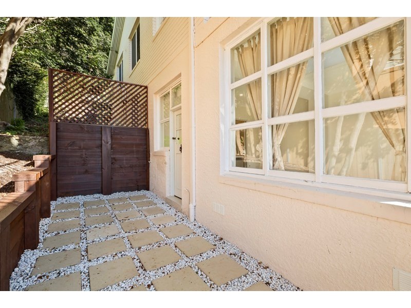 12 Greenfield Avenue, Middle Cove NSW 2068