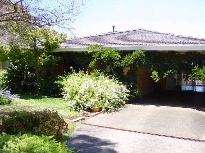 27 Roscommon Crescent, Killarney Heights NSW 2087