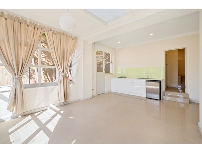 12 Greenfield Avenue, Middle Cove NSW 2068