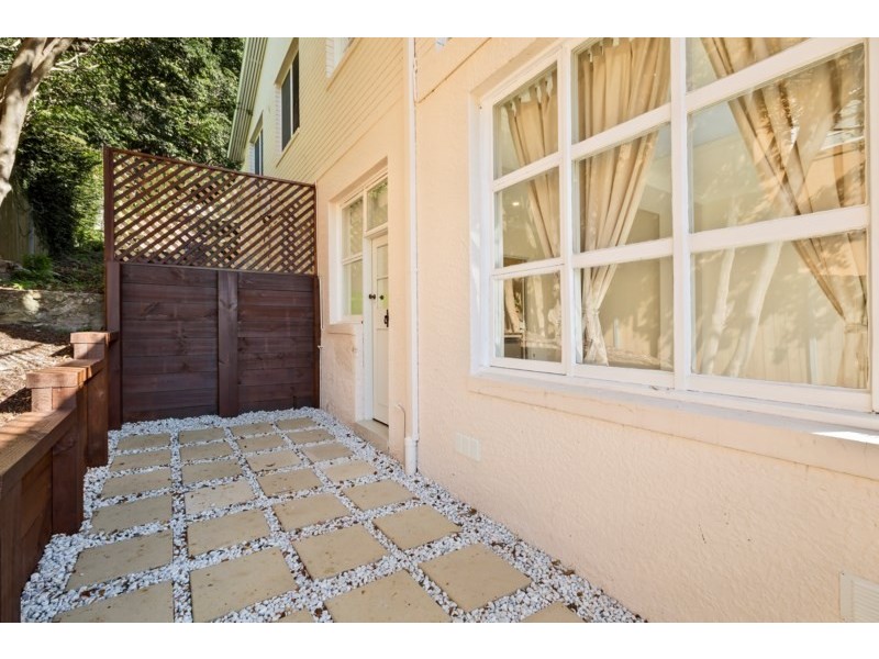 12 Greenfield Avenue, Middle Cove NSW 2068