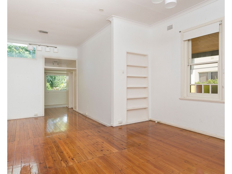 8 Crabbes Avenue, Willoughby NSW 2068