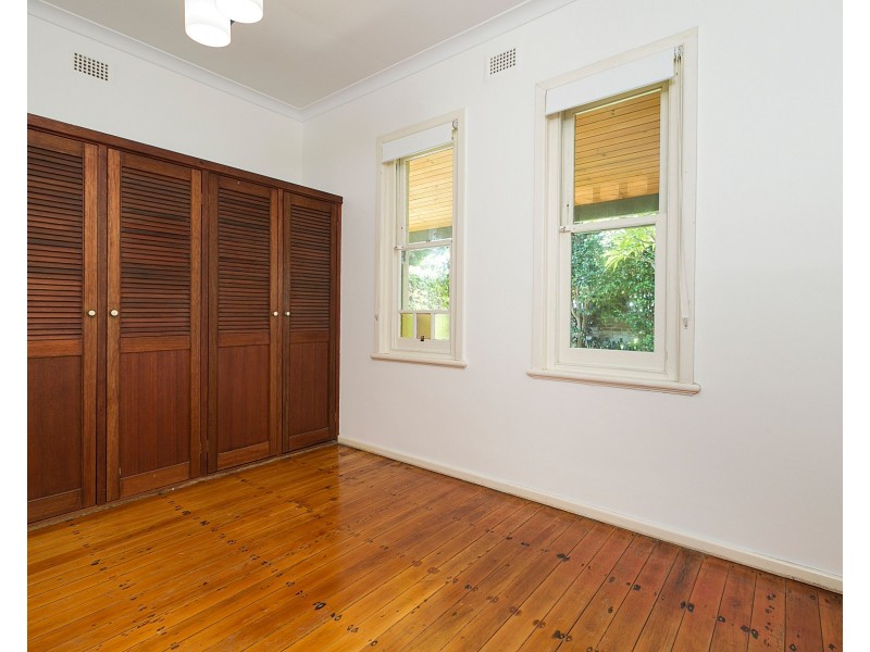 8 Crabbes Avenue, Willoughby NSW 2068