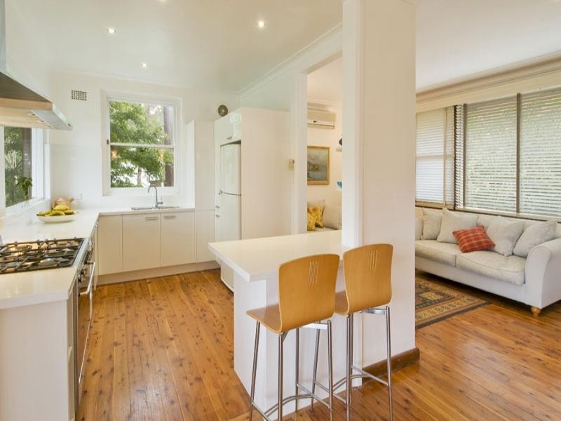 323 Eastern Valley Way, Middle Cove NSW 2068