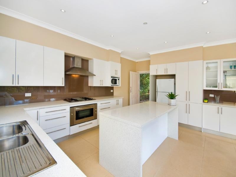 313 Eastern Valley Way, Middle Cove NSW 2068