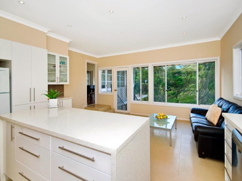 313 Eastern Valley Way, Middle Cove NSW 2068