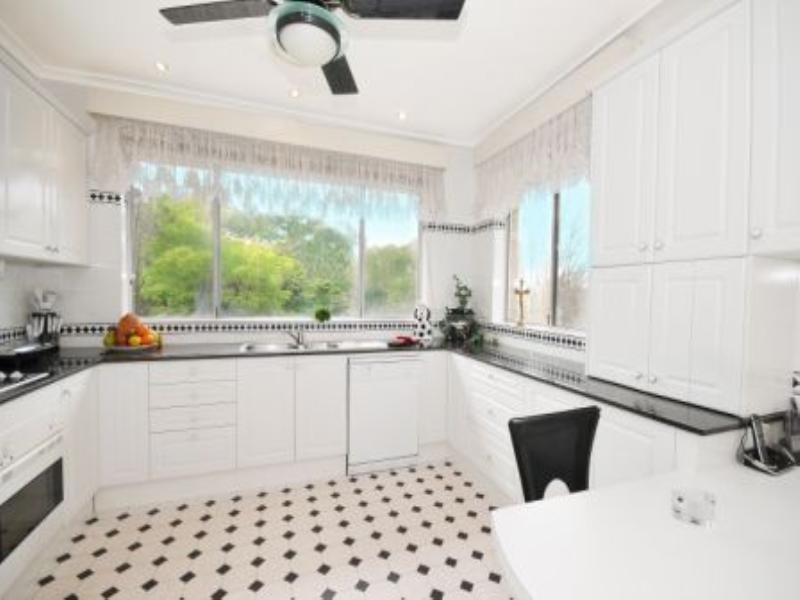 27 Covelee Circuit, Middle Cove NSW 2068