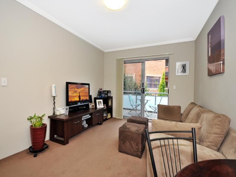 2/26 Eric Road, Artarmon NSW 2064