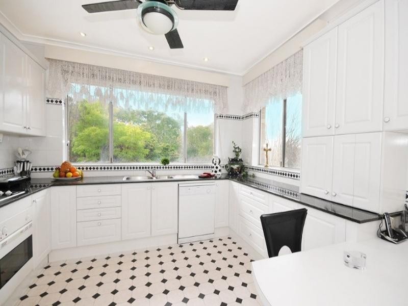 27 Covelee Circuit, Middle Cove NSW 2068