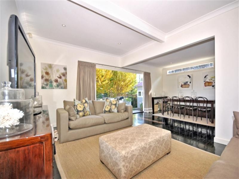 8 Pendey Street, Willoughby NSW 2068