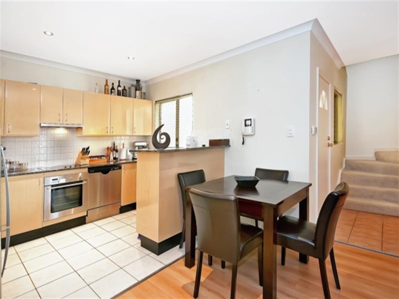 16/7-13 Taylor Close, Miranda NSW 2228