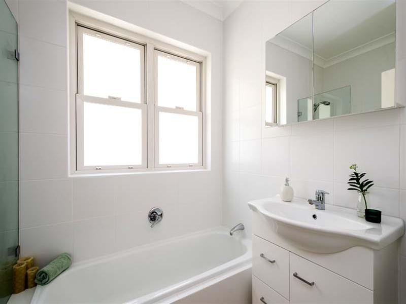 8 The Lee, Middle Cove NSW 2068