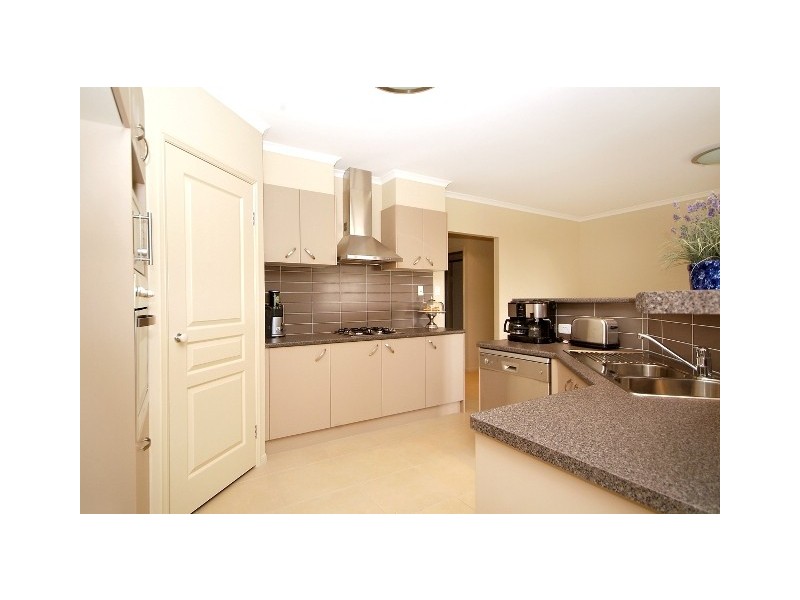 16 Manooka Crescent, Highfields QLD 4352