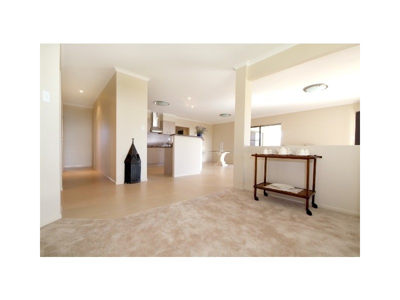 16 Manooka Crescent, Highfields QLD 4352