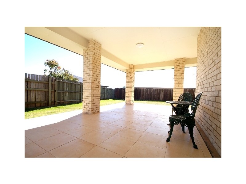 16 Manooka Crescent, Highfields QLD 4352