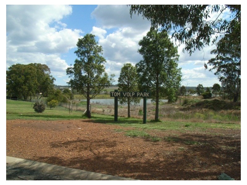 3 Lake Drive, Meringandan West QLD 4352