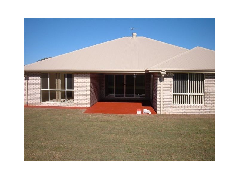 8 Kestrel Drive, Highfields QLD 4352