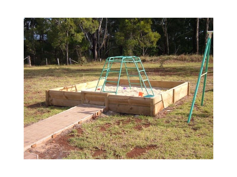 9 Bass Street, Cabarlah QLD 4352