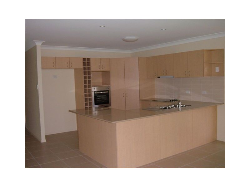 8 Kestrel Drive, Highfields QLD 4352