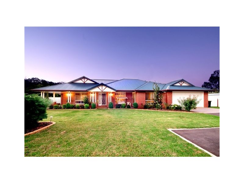 8 Tara Court, Highfields QLD 4352