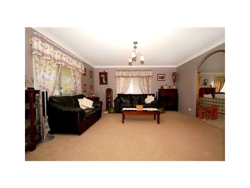 8 Tara Court, Highfields QLD 4352