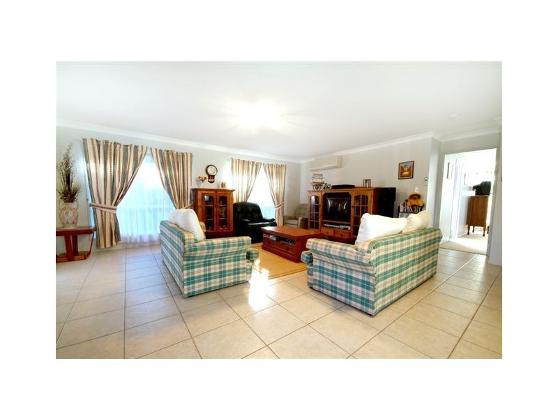 8 Tara Court, Highfields QLD 4352
