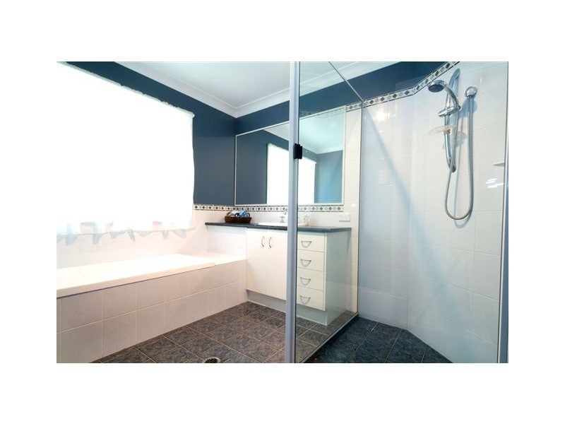 8 Tara Court, Highfields QLD 4352