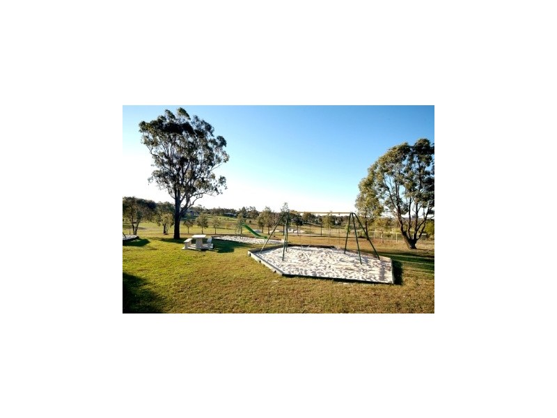 7 Clifford Street, Meringandan West QLD 4352