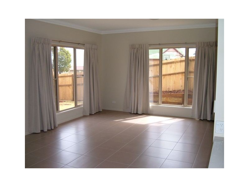 2/11 Highgrove Drive, Highfields QLD 4352