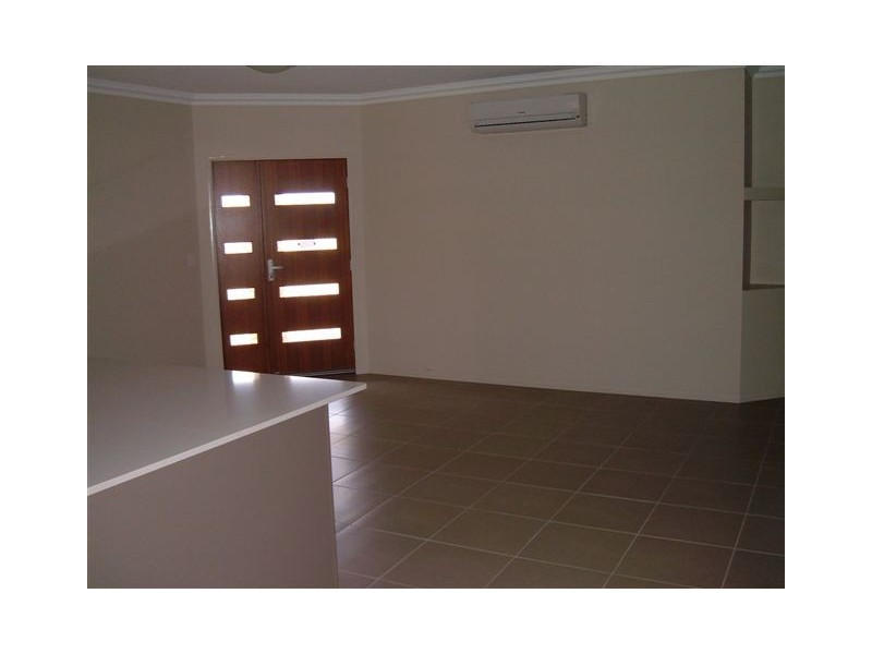 2/11 Highgrove Drive, Highfields QLD 4352