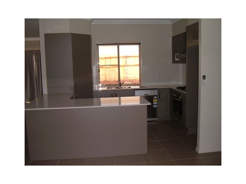 2/11 Highgrove Drive, Highfields QLD 4352