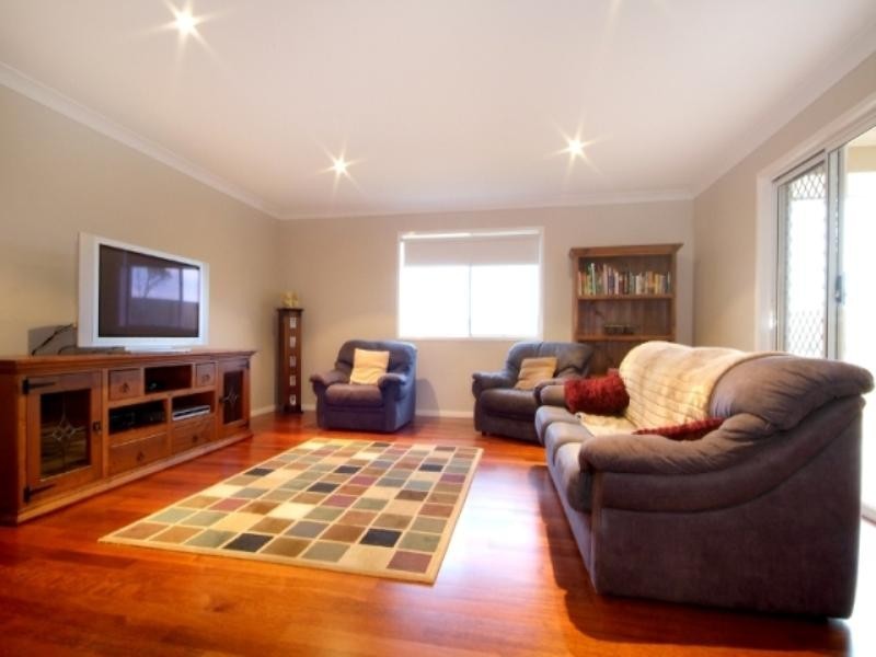 16 Nioka Drive, Highfields QLD 4352