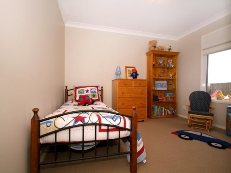16 Nioka Drive, Highfields QLD 4352