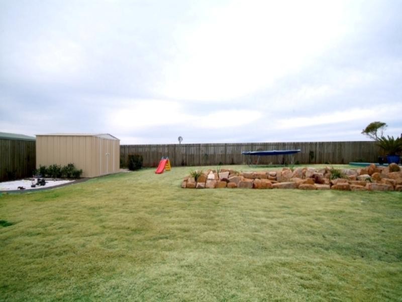 16 Nioka Drive, Highfields QLD 4352