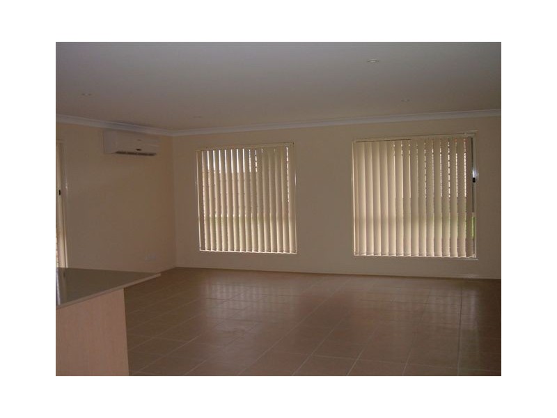 8 Kestrel Drive, Highfields QLD 4352