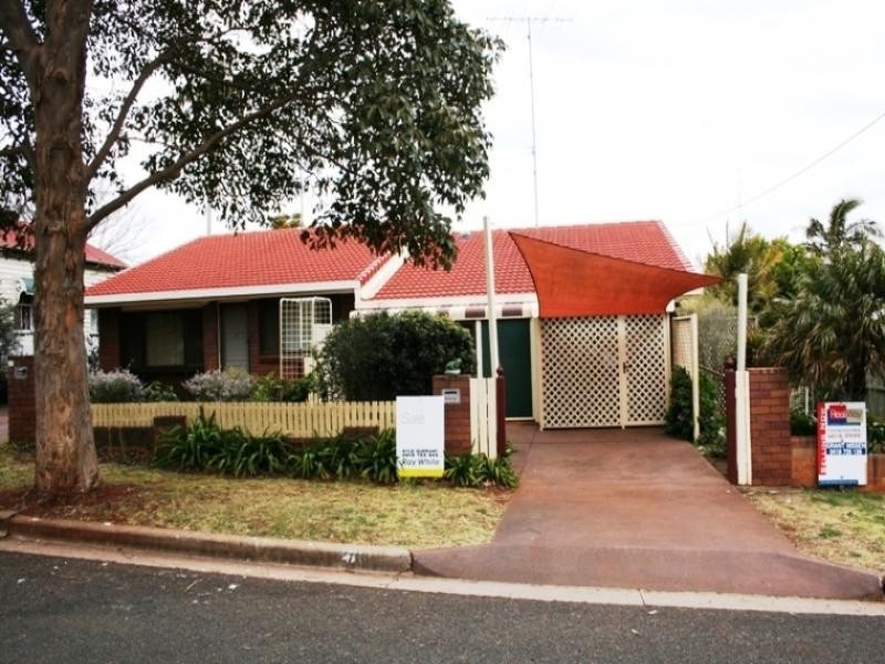 2/10 George Street, Toowoomba QLD 4350