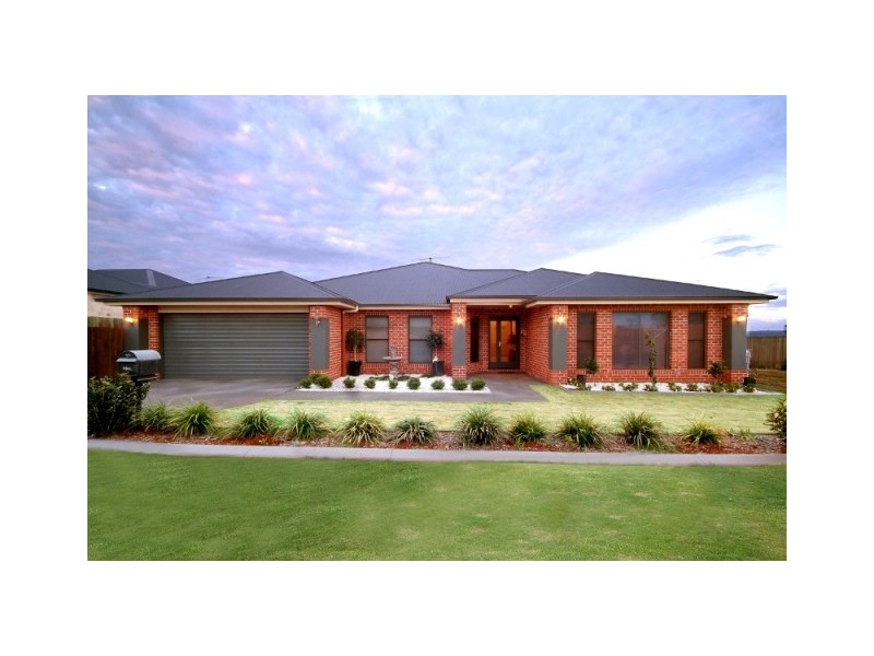 24 Kingfisher Close, Highfields QLD 4352