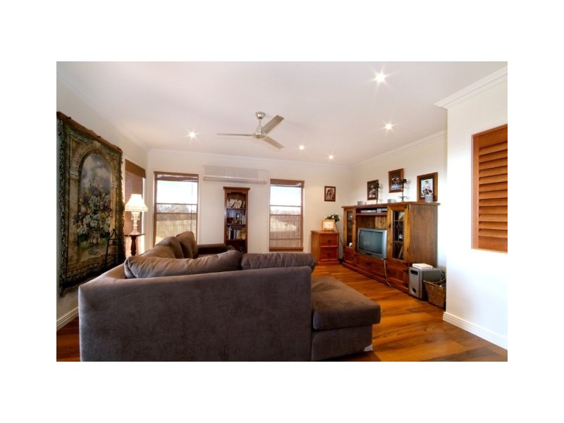 24 Kingfisher Close, Highfields QLD 4352