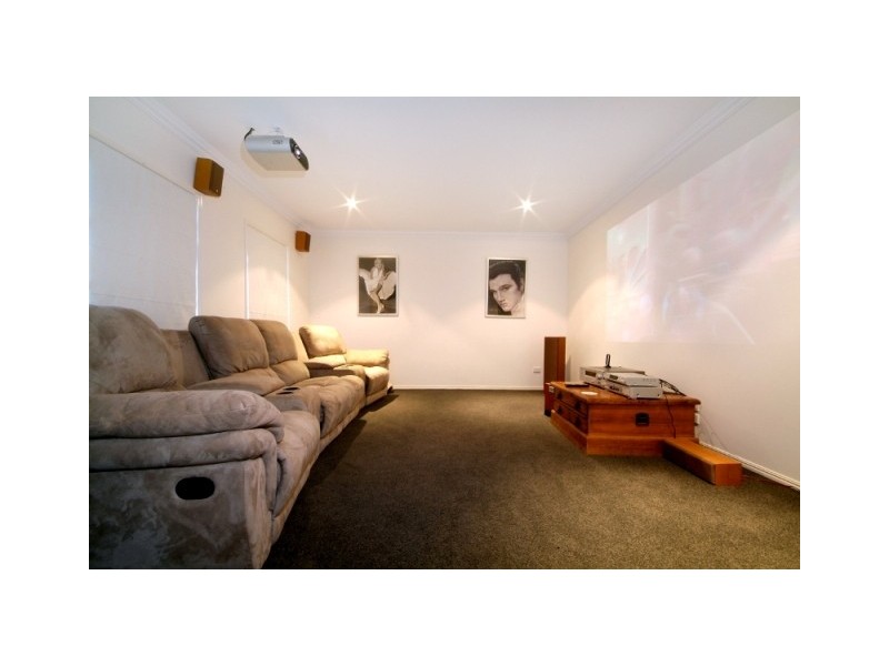 24 Kingfisher Close, Highfields QLD 4352