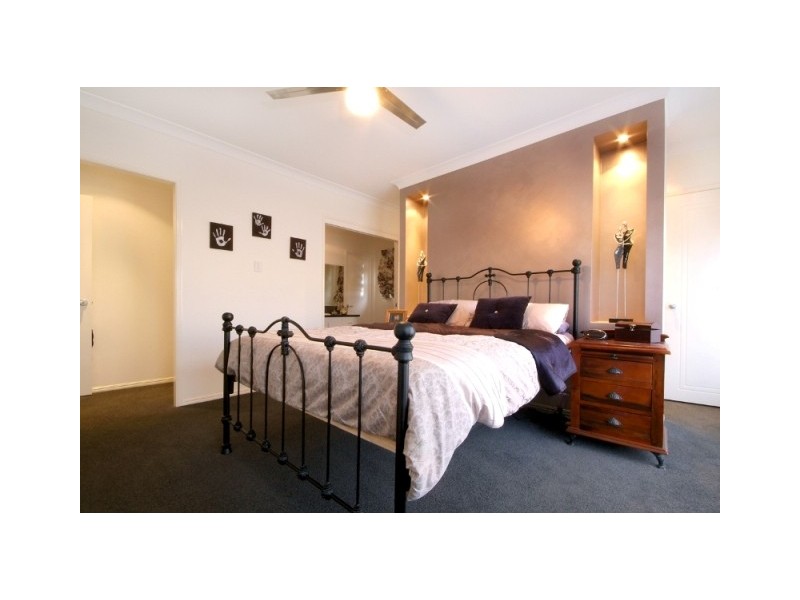 24 Kingfisher Close, Highfields QLD 4352