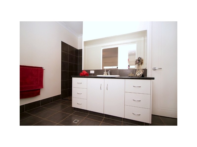 24 Kingfisher Close, Highfields QLD 4352