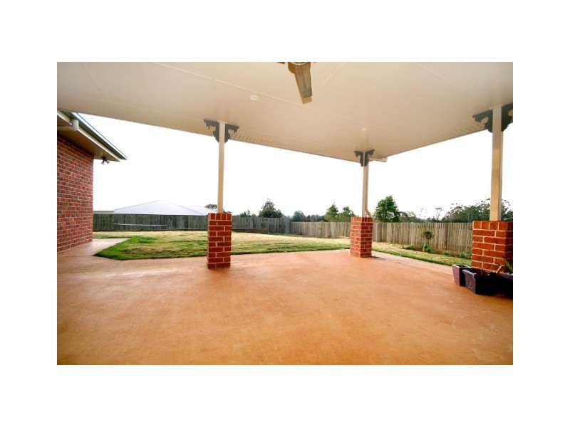 24 Kingfisher Close, Highfields QLD 4352