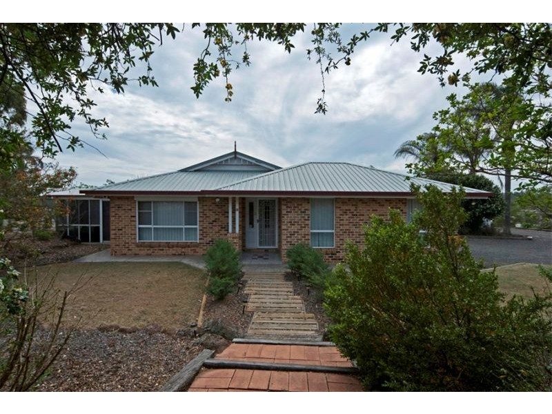 8 Cooper Road, Glenvale QLD 4350