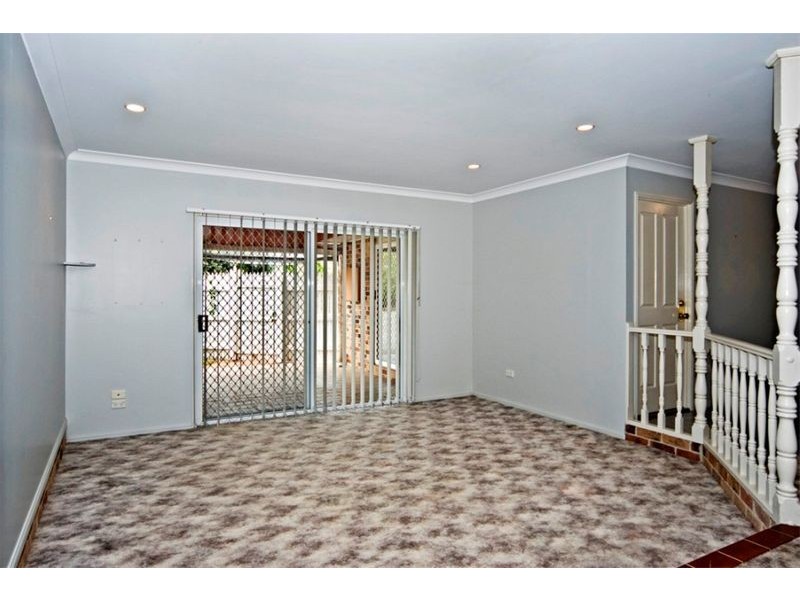 8 Cooper Road, Glenvale QLD 4350